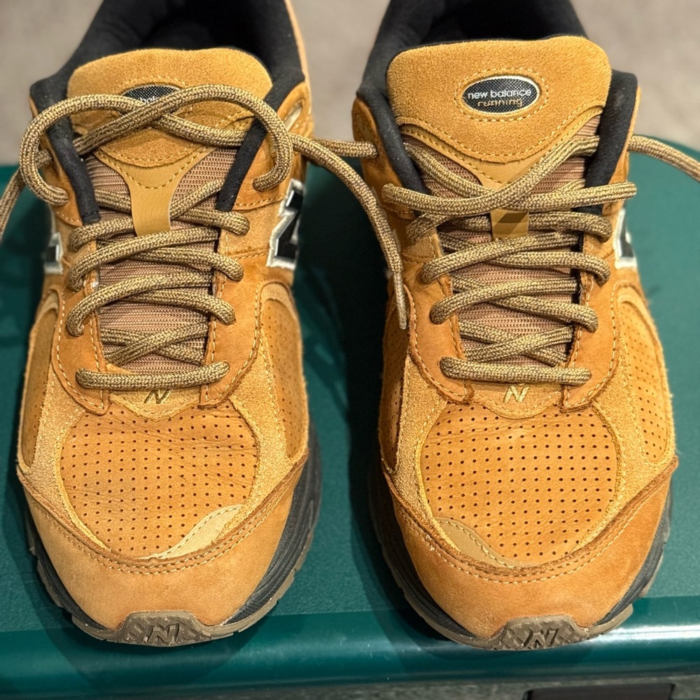 New Balance Men's Tan Sneakers  2002R